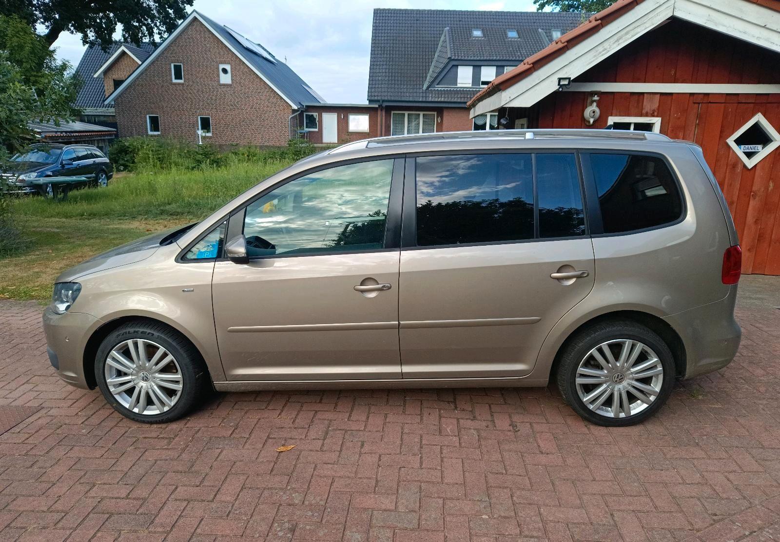 Volkswagen Touran 2014 — салон