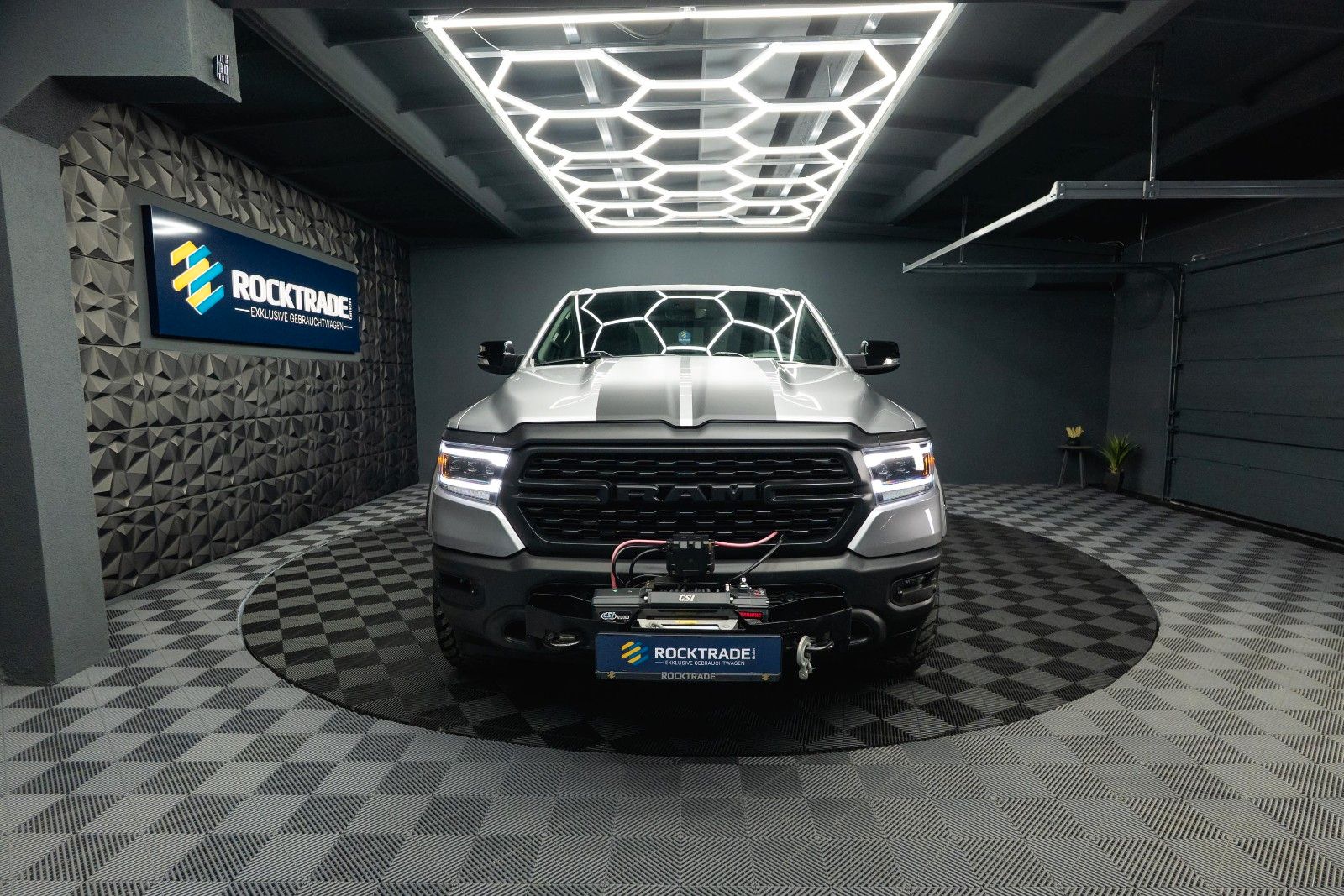 Fahrzeugabbildung Dodge RAM 5.7 V8 HEMI 4x4 OFFROAD LONGBED Seilwinde 5T