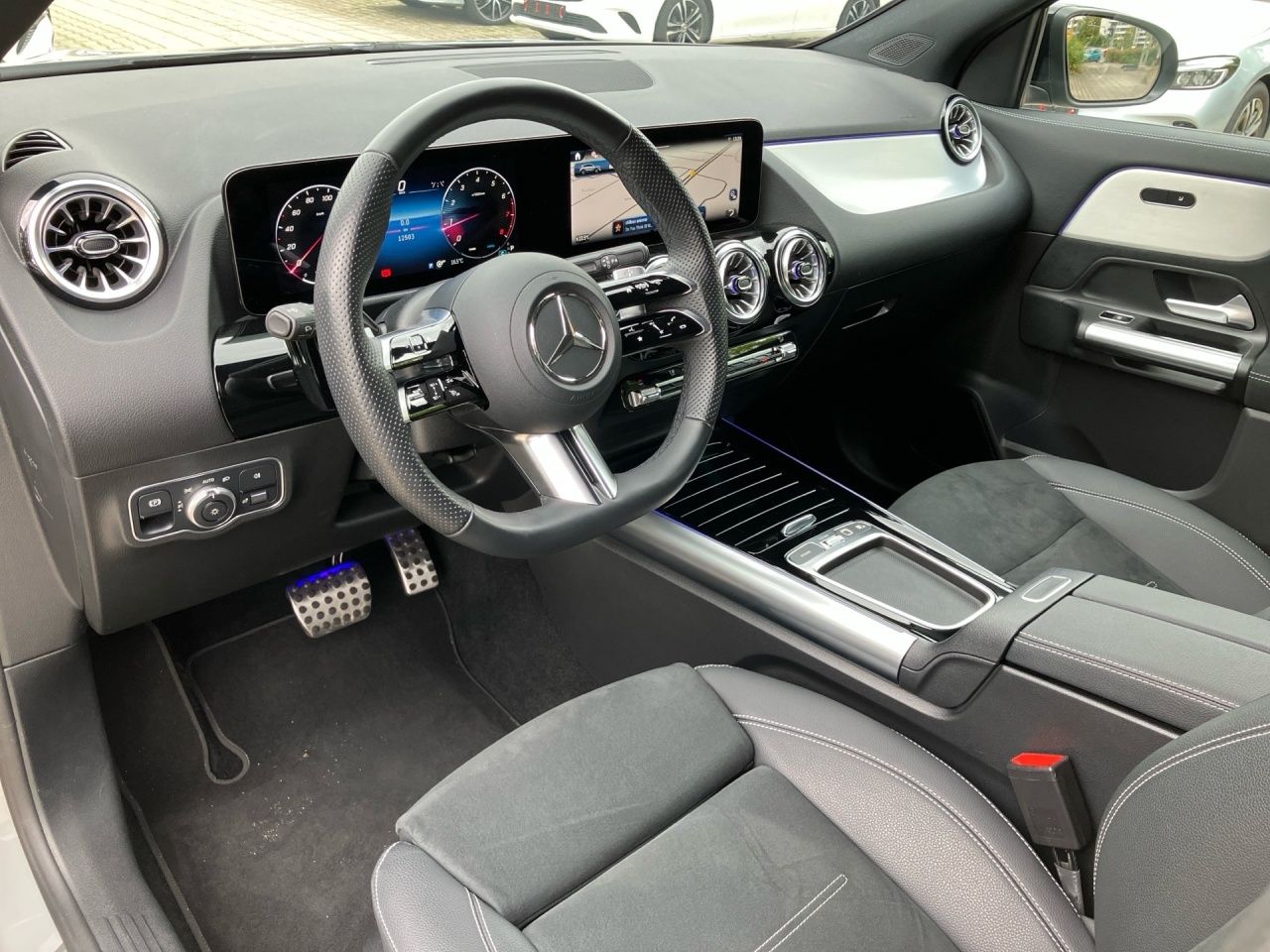 Fahrzeugabbildung Mercedes-Benz GLA 200 AMG AHK Night Multibeam Ambiente Adv.Sou