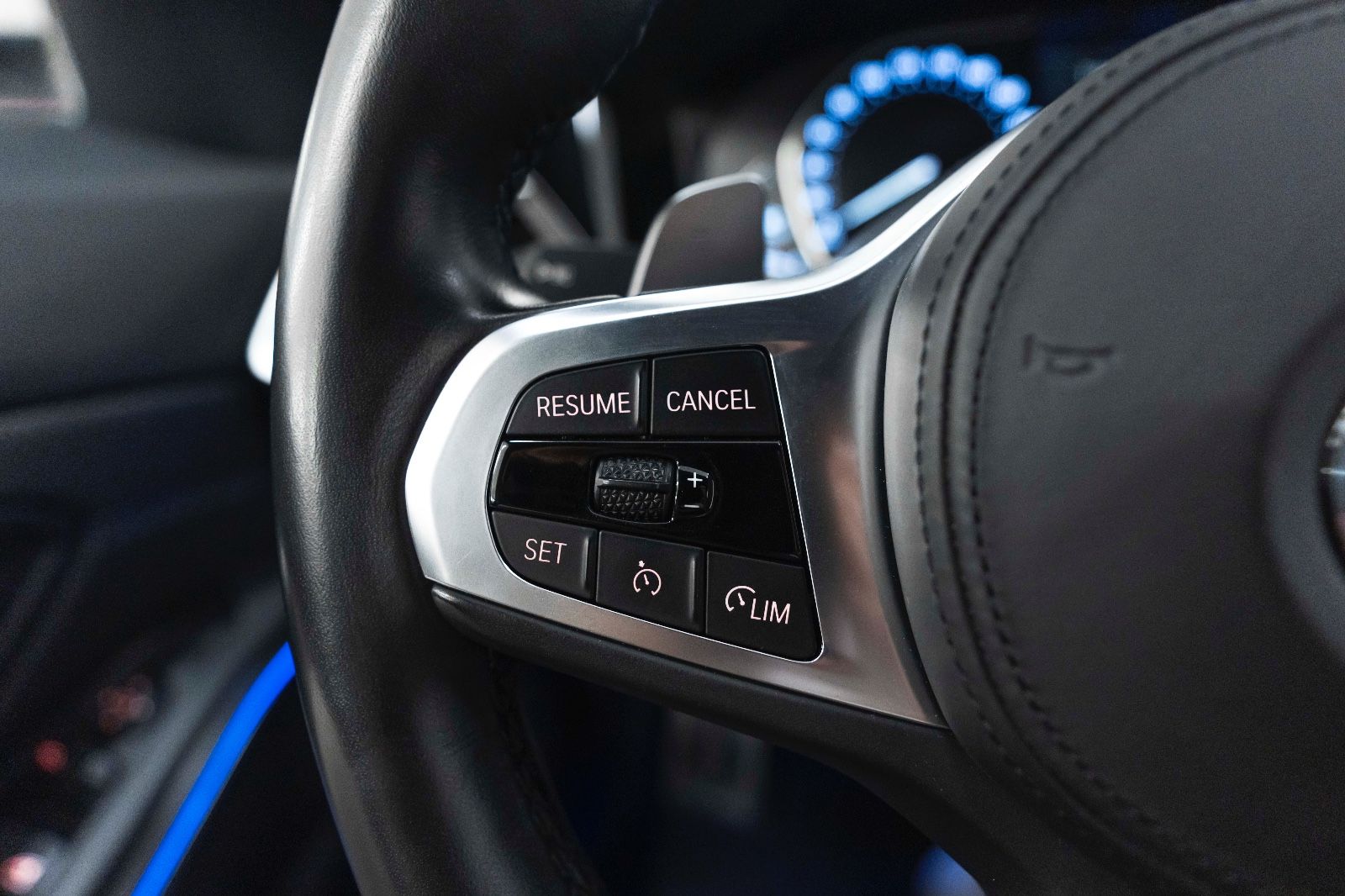 Fahrzeugabbildung BMW 320d Touring  M Sport PDC SZH