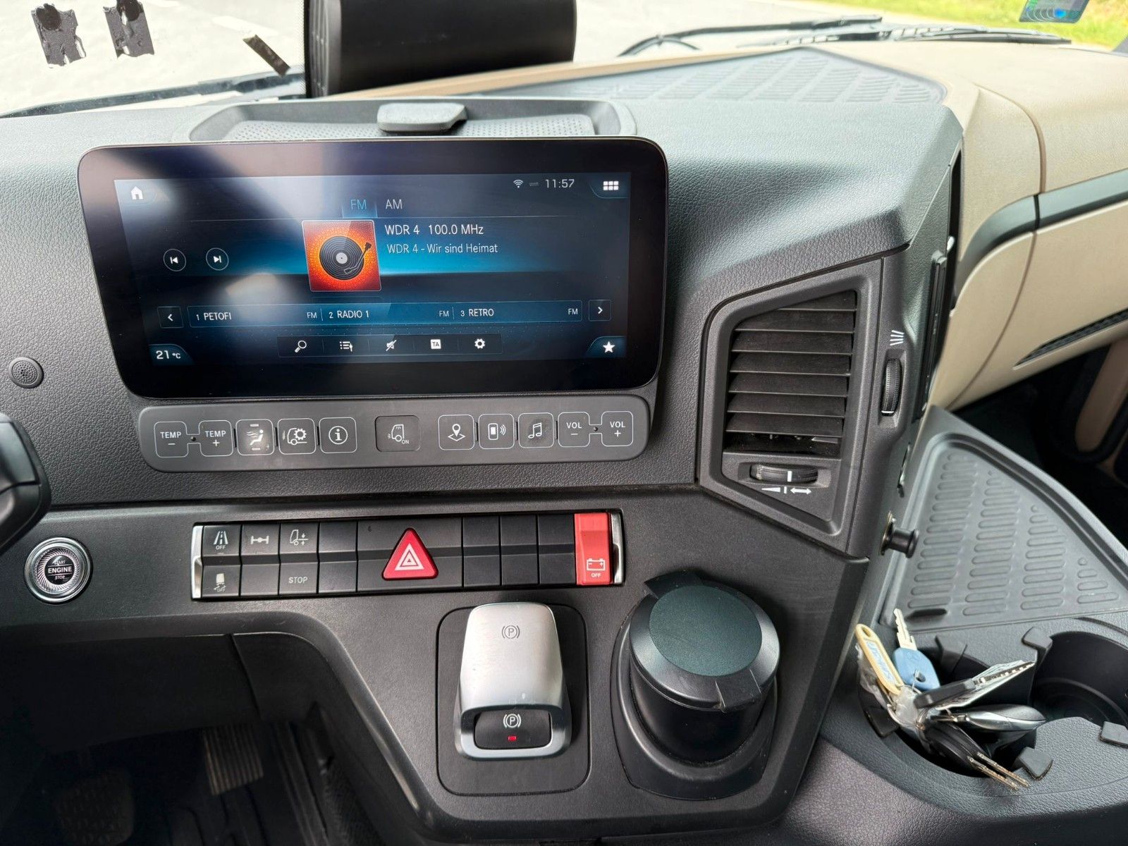 Fahrzeugabbildung Mercedes-Benz ACTROS 1846 LS 4x2 mit ADR