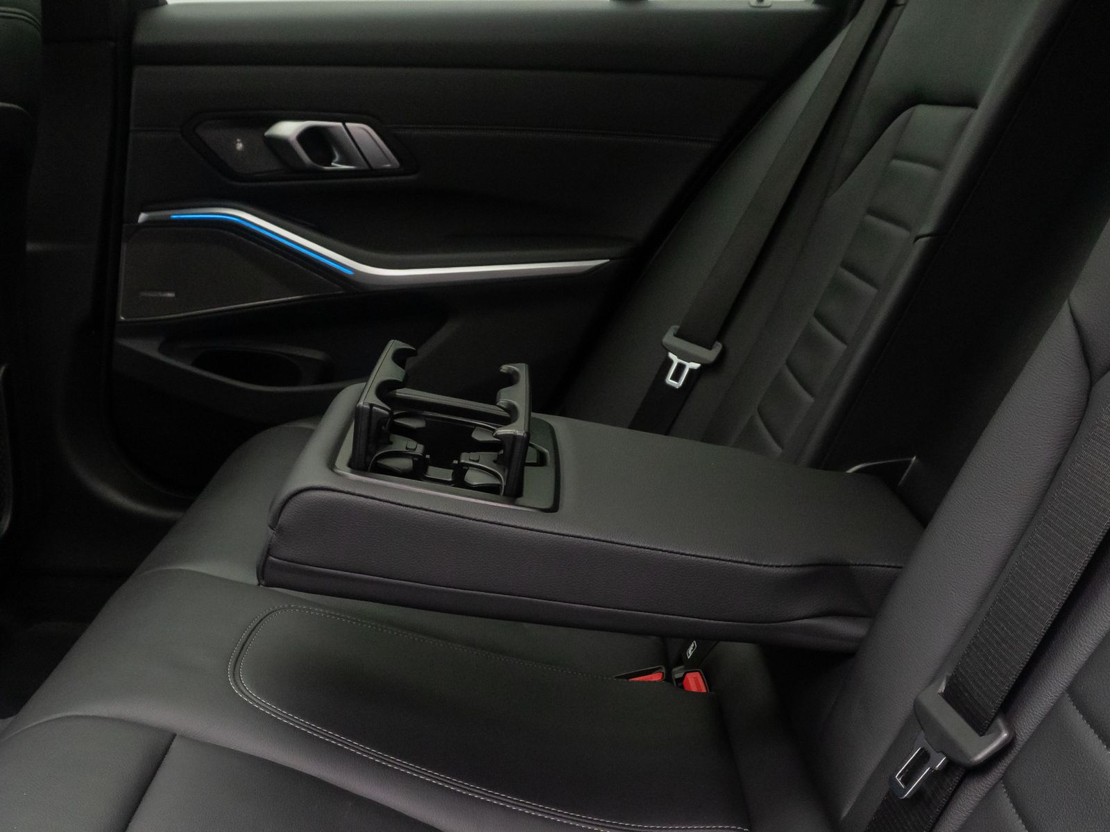 Fahrzeugabbildung BMW 330e M Sport Panorama DAB HUD 360&deg; H/K 19Zoll