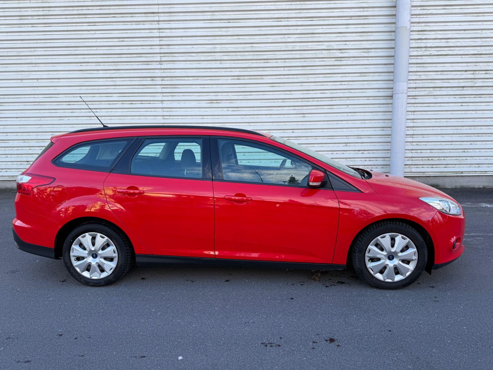 Ford Focus 2013 — салон