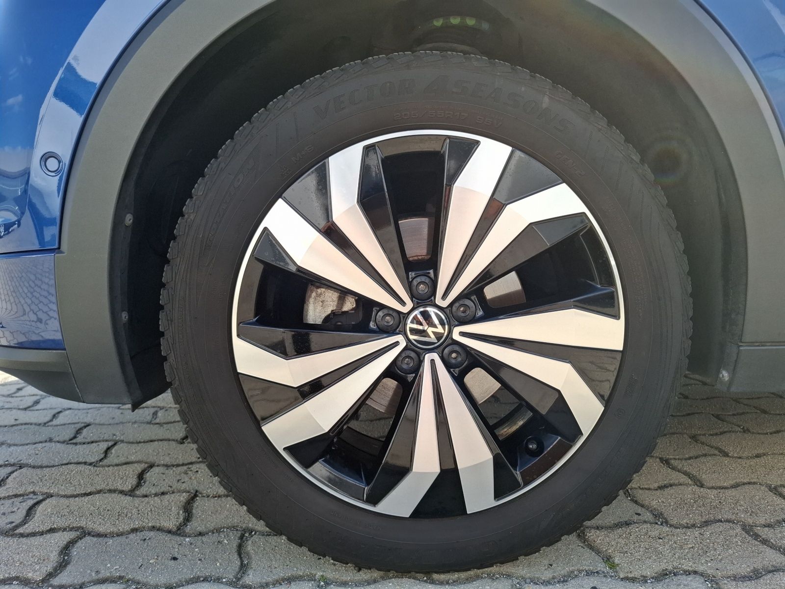 Fahrzeugabbildung Volkswagen T-Cross TSI Style DSG R-Line LED Navi AID ACC RF
