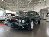 Jaguar XJ Executive 3.2 V8 Rentnerwagen - Jaguar XJ R mit Benzin-Antrieb