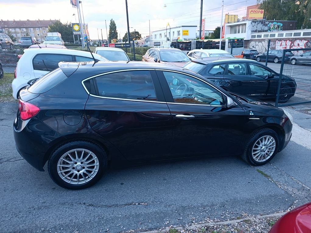 Alfa Romeo Giulietta Super*SITZH*KLIMA-A*LED*SPORT*TÜV03.26