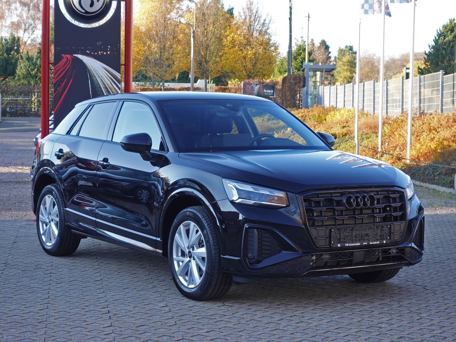 Fahrzeugabbildung Audi Q2 35 TFSI S line Matrix HiFi Kamera AHK ...