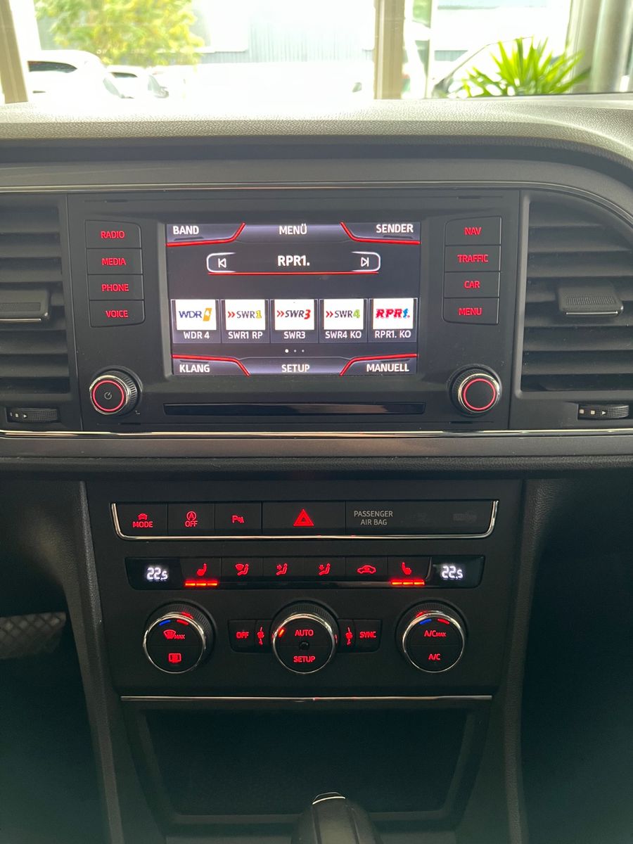 Fahrzeugabbildung SEAT Leon ST FR 2.0 TDI DSG AUTOMATIK *LED*1.HAND*