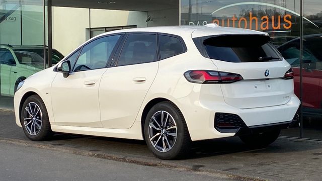Fahrzeugabbildung BMW 220 Baureihe 2 Active Tourer 220 i M Sport NAVI+