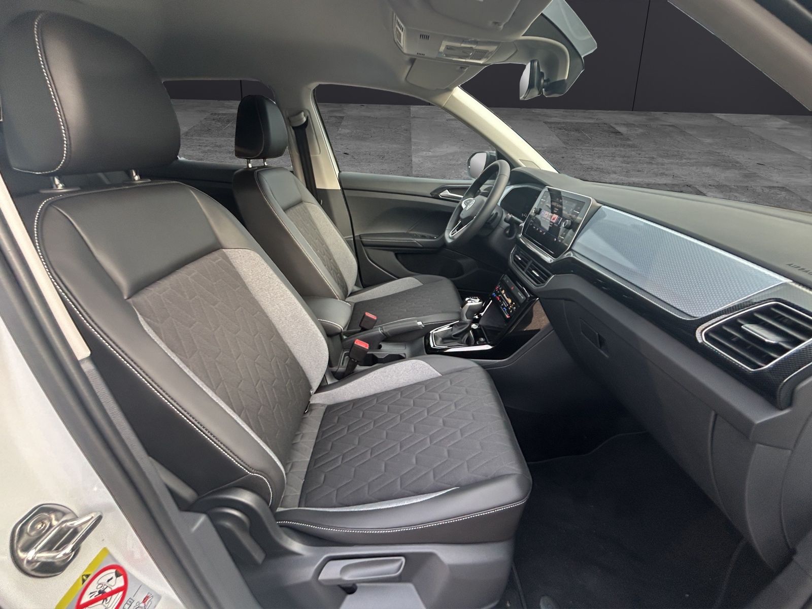 Fahrzeugabbildung Volkswagen T-Cross Goal TSI DSG IQ.Light ACC SH RearView Am