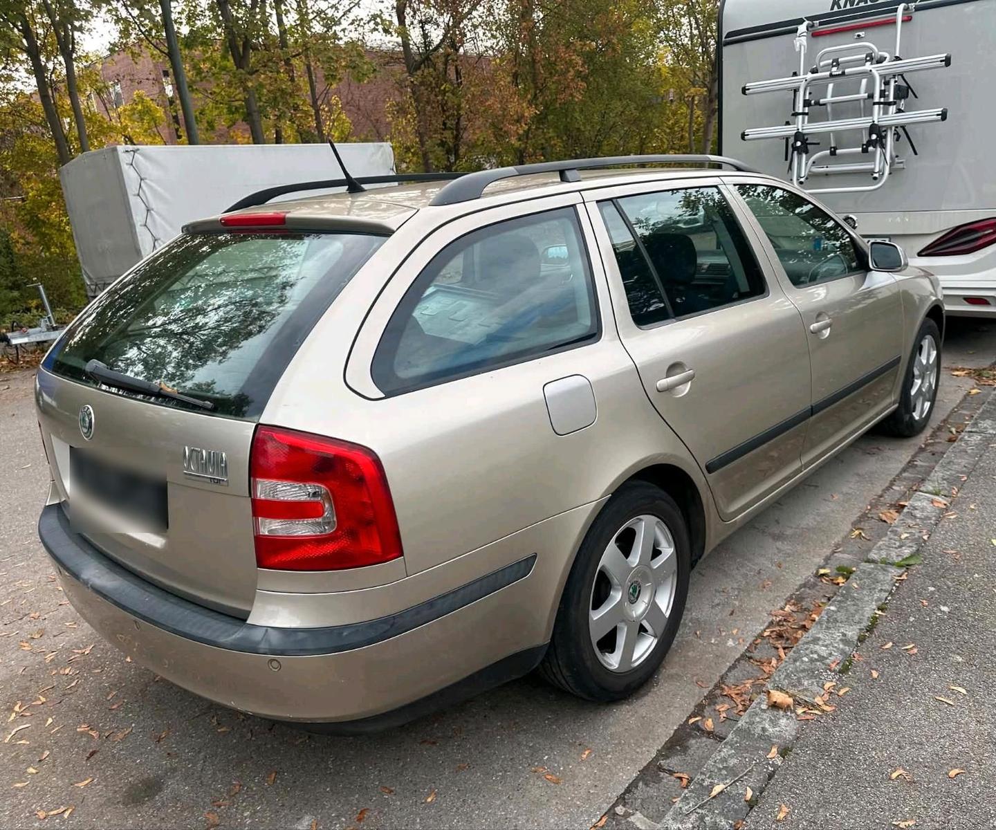 Skoda Octavia 2006 — салон