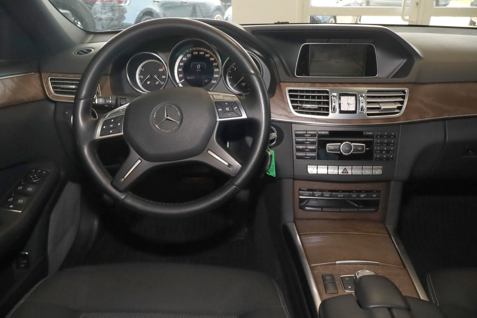 Fahrzeugabbildung Mercedes-Benz E 220 T CDI Elegance BlueEff. AHK, NAVI, 17Zoll