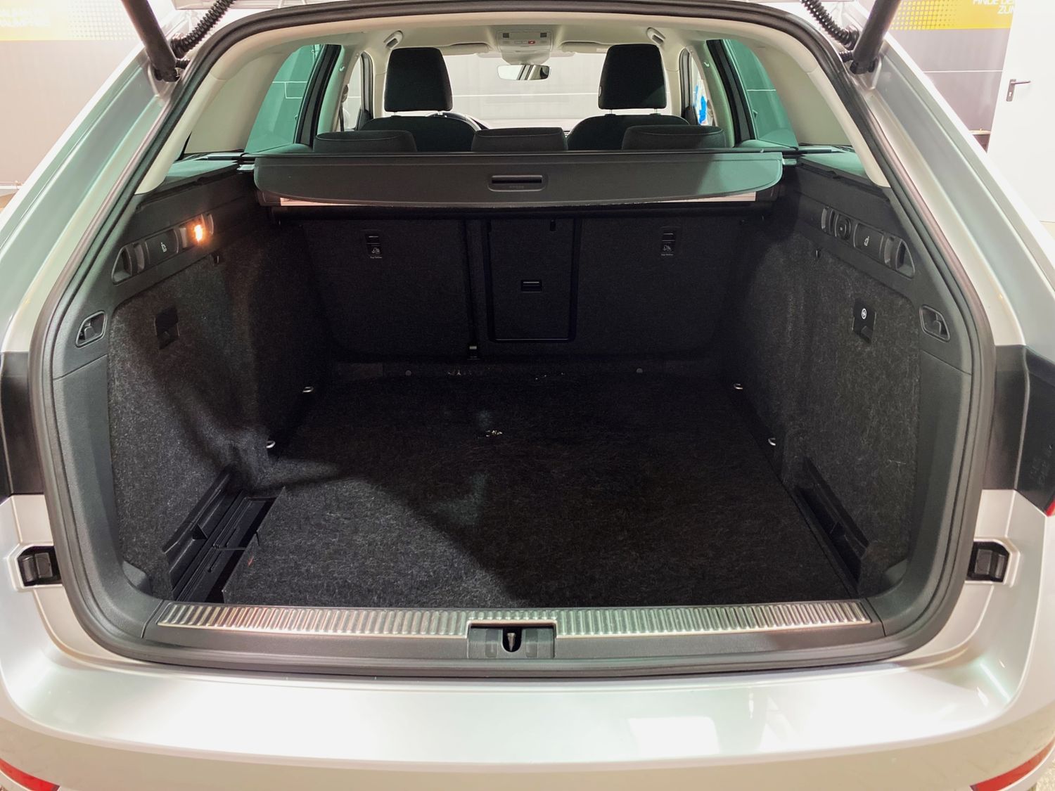 Fahrzeugabbildung SKODA Superb Ambition 4x4 DSG#ACC#Spur#Navi#Alu#PDC#Ak