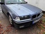 BMW E36 318i  - BMW 318: Limousine, E36