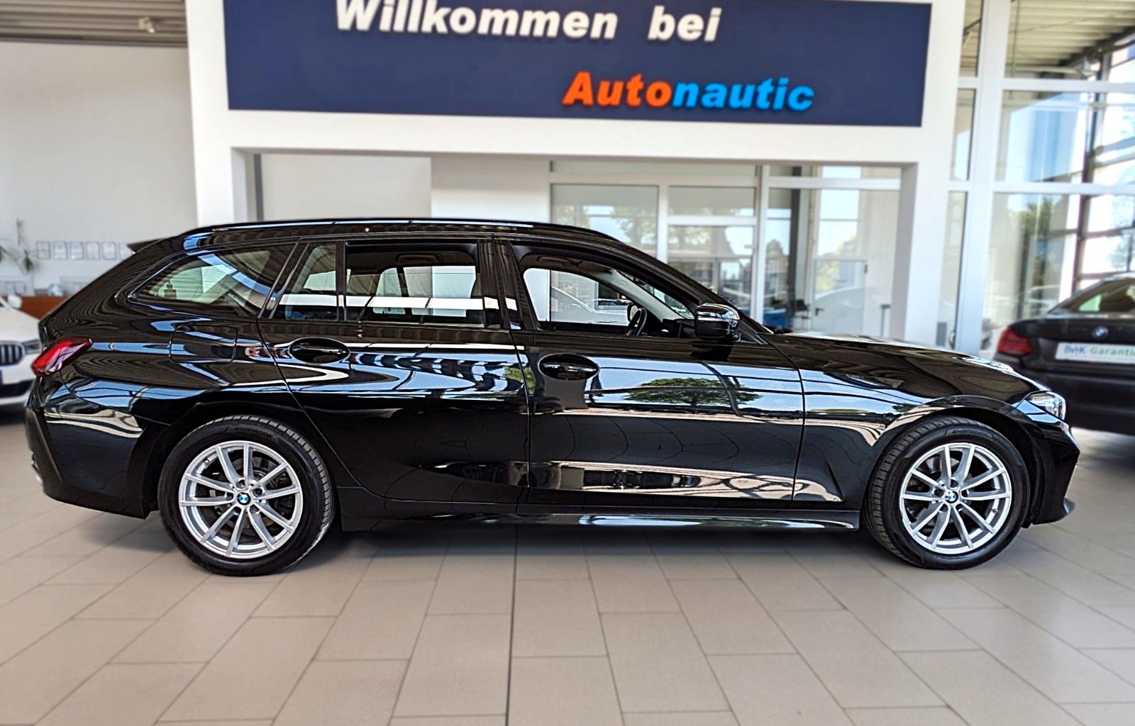 Fahrzeugabbildung BMW 320 d Touring AUT LEDER NAVI HUD LIVE COCKPIT