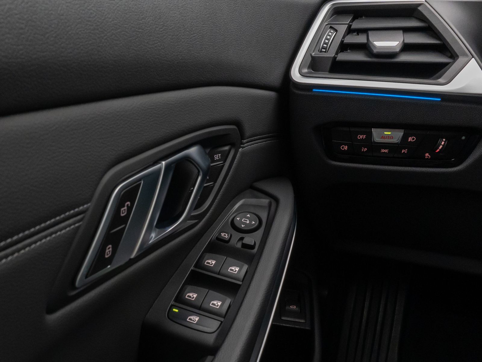 Fahrzeugabbildung BMW 330i Komfort 360°HUD DAB HiFi Sport Memory18Zoll