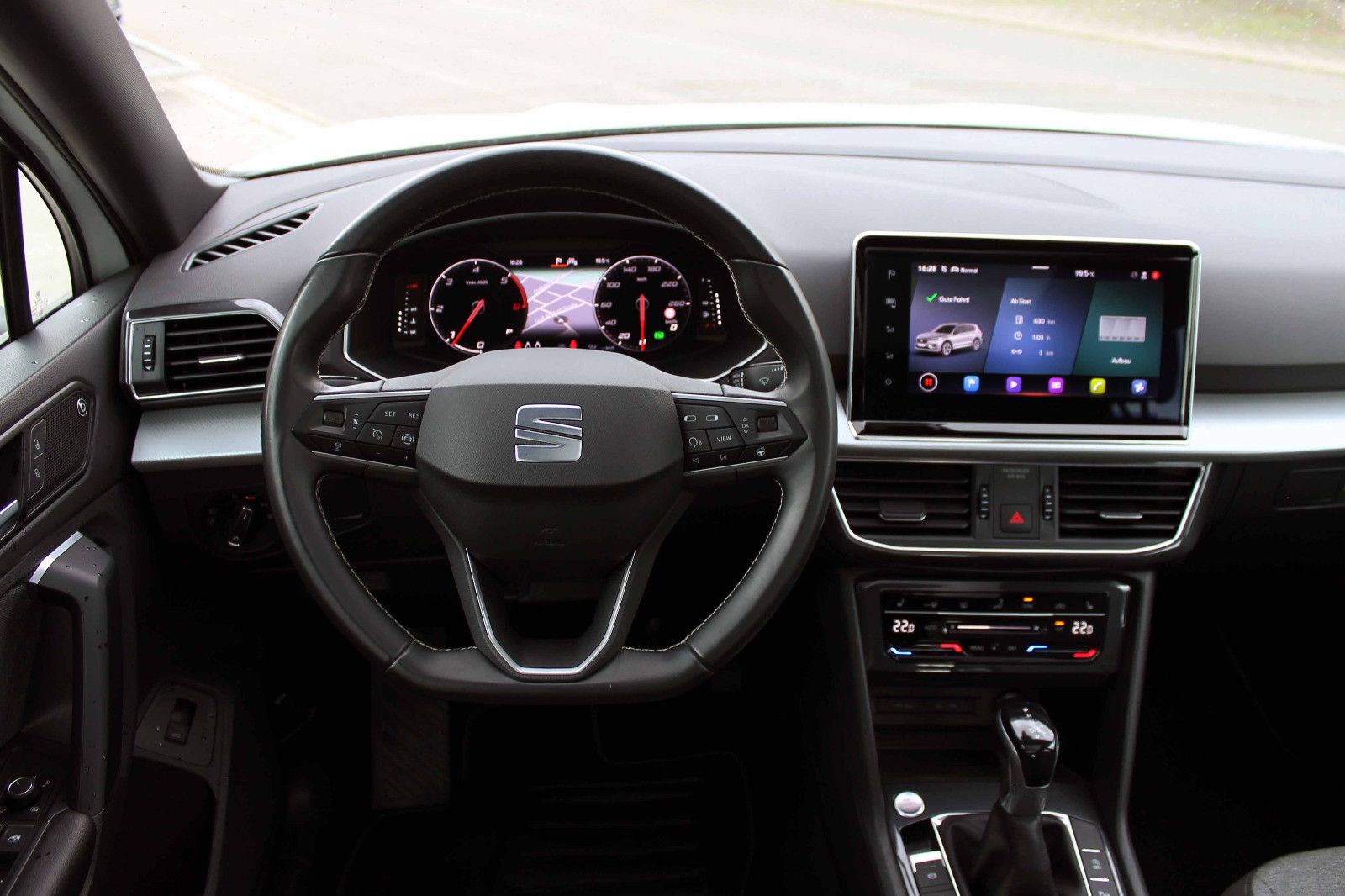 Fahrzeugabbildung SEAT Tarraco Style 2.0TDI DSG LED AHK ACC KAM PANO BT