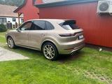 Porsche Cayenne Turbo   Approved bis 07/2026