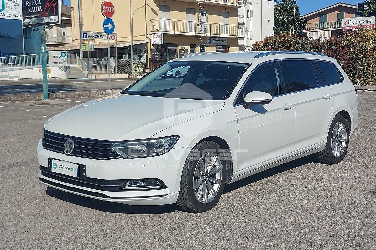 Volkswagen Passat - 1