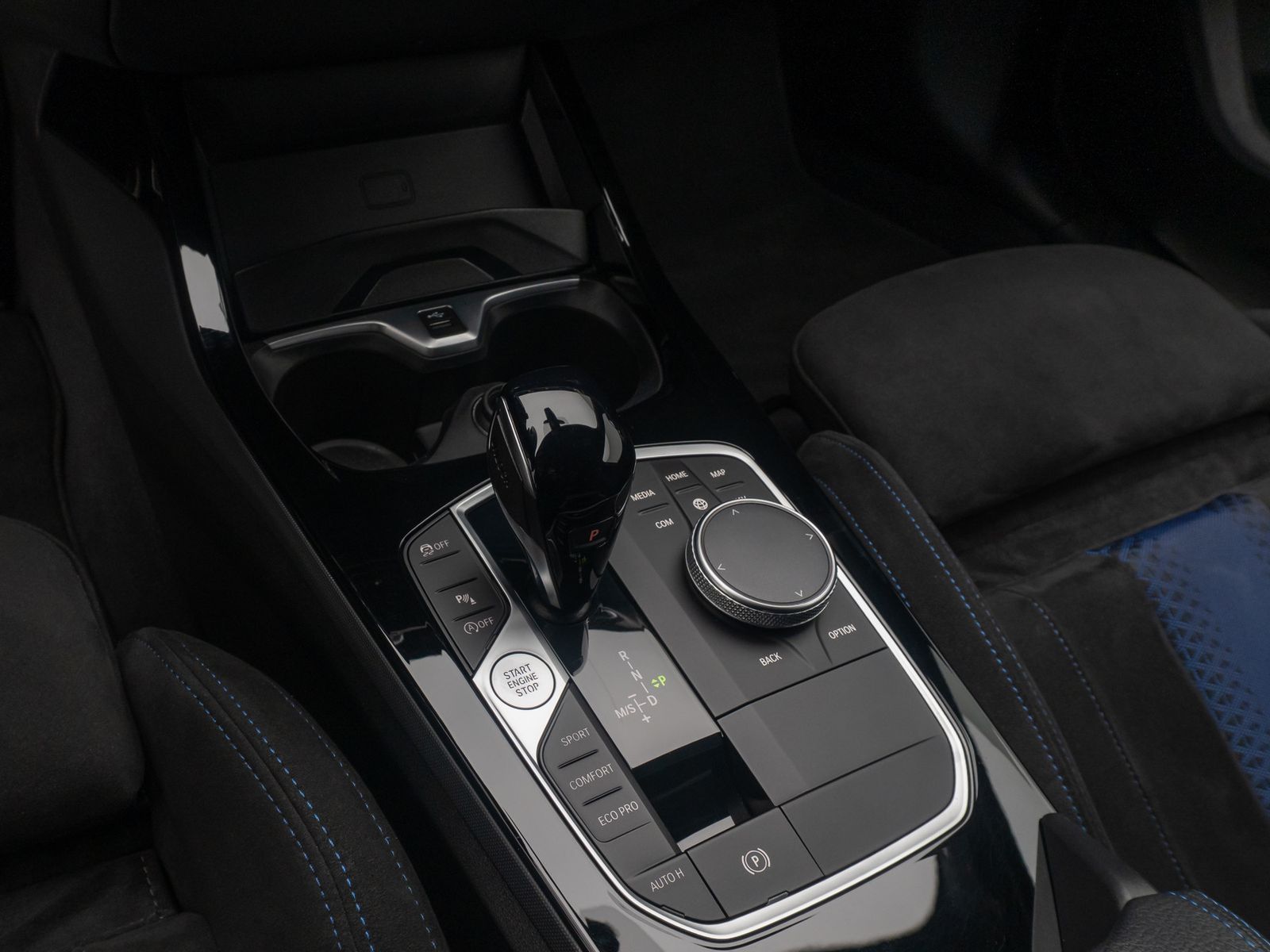 Fahrzeugabbildung BMW M135 xD HUD DAB Kamera HiFi Komfort 18Zoll