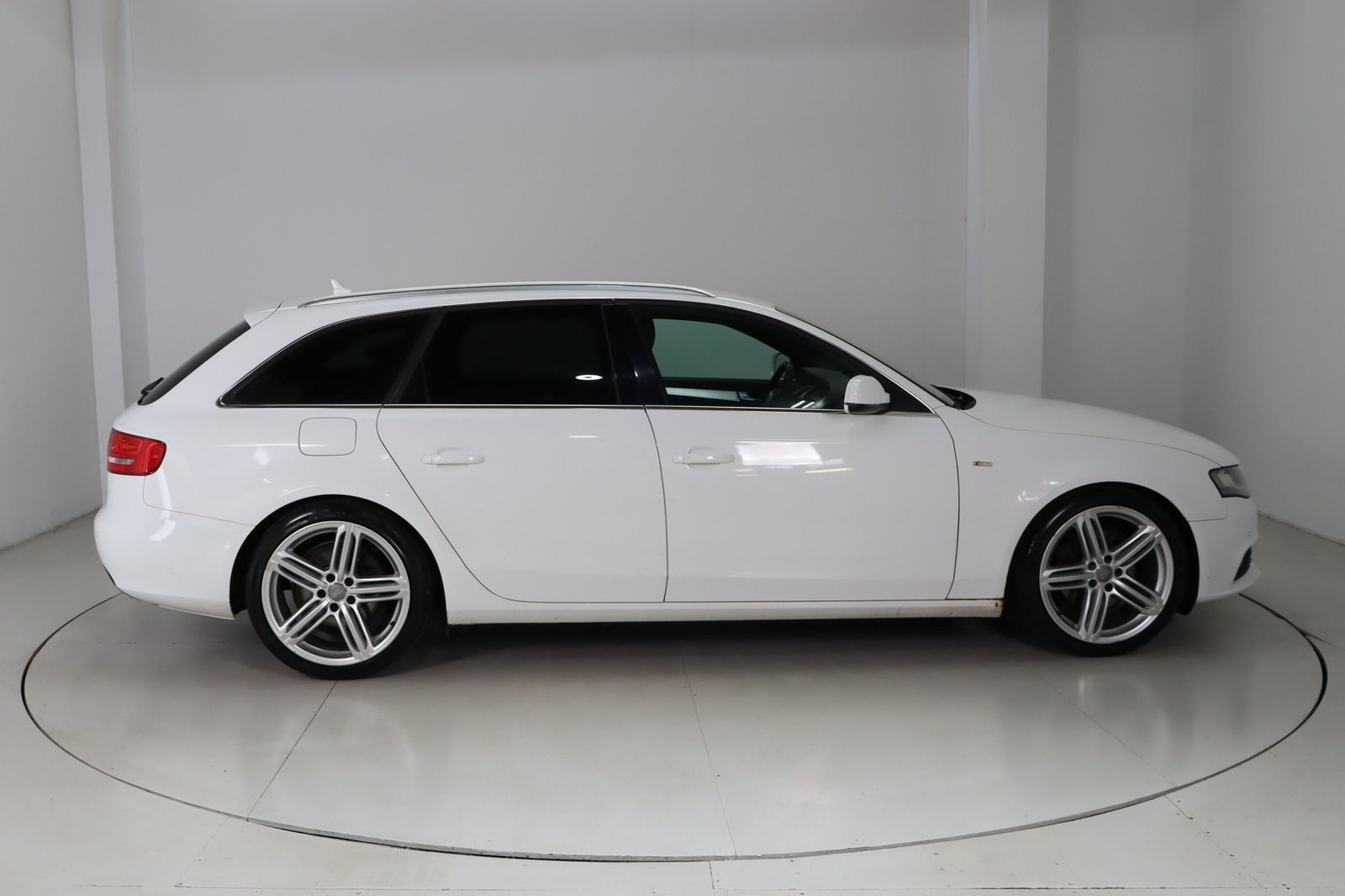 Fahrzeugabbildung Audi A4 2.0 TDI S line Avant * Sitzhzg. * Alcantara *
