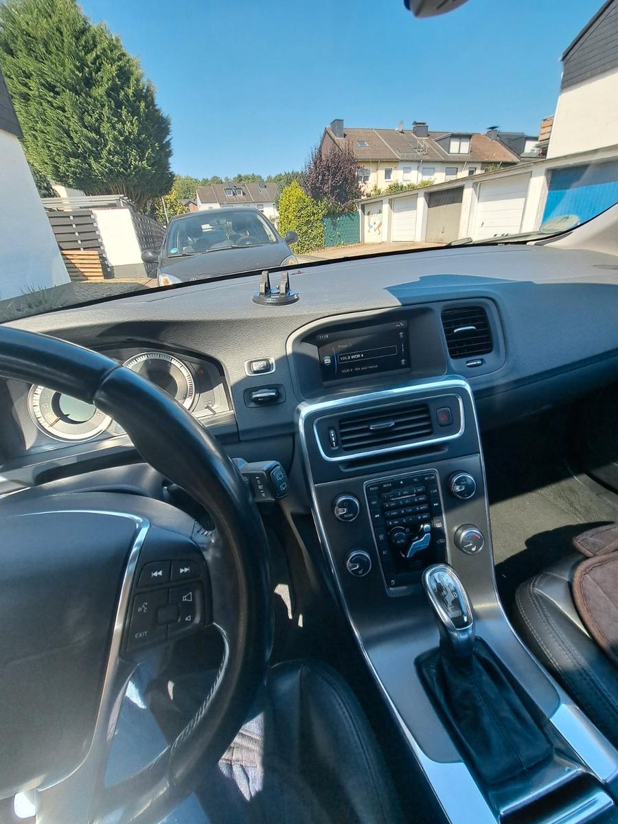 Volvo V60 2012 — photo 11
