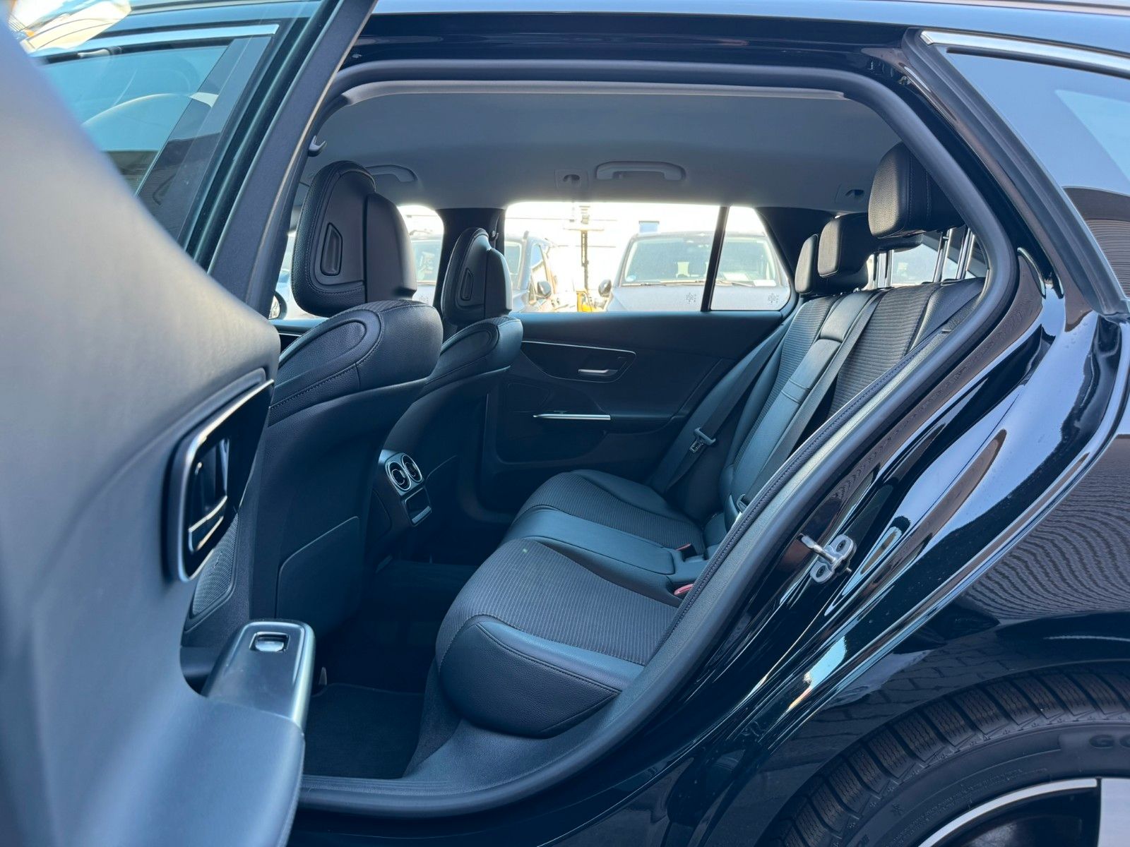 Fahrzeugabbildung Mercedes-Benz C 200d T Avantgarde+AHK+Memory+AmbiPrem+RFK+TotW