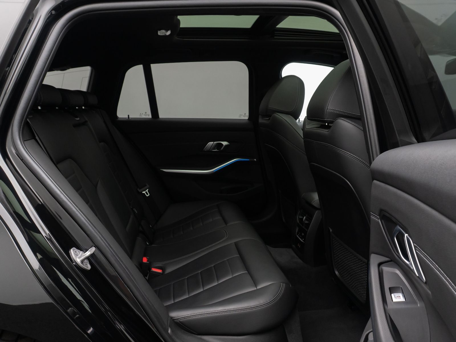 Fahrzeugabbildung BMW 330e M Sport Kamera DAB HiFi Laser Panorama HUD