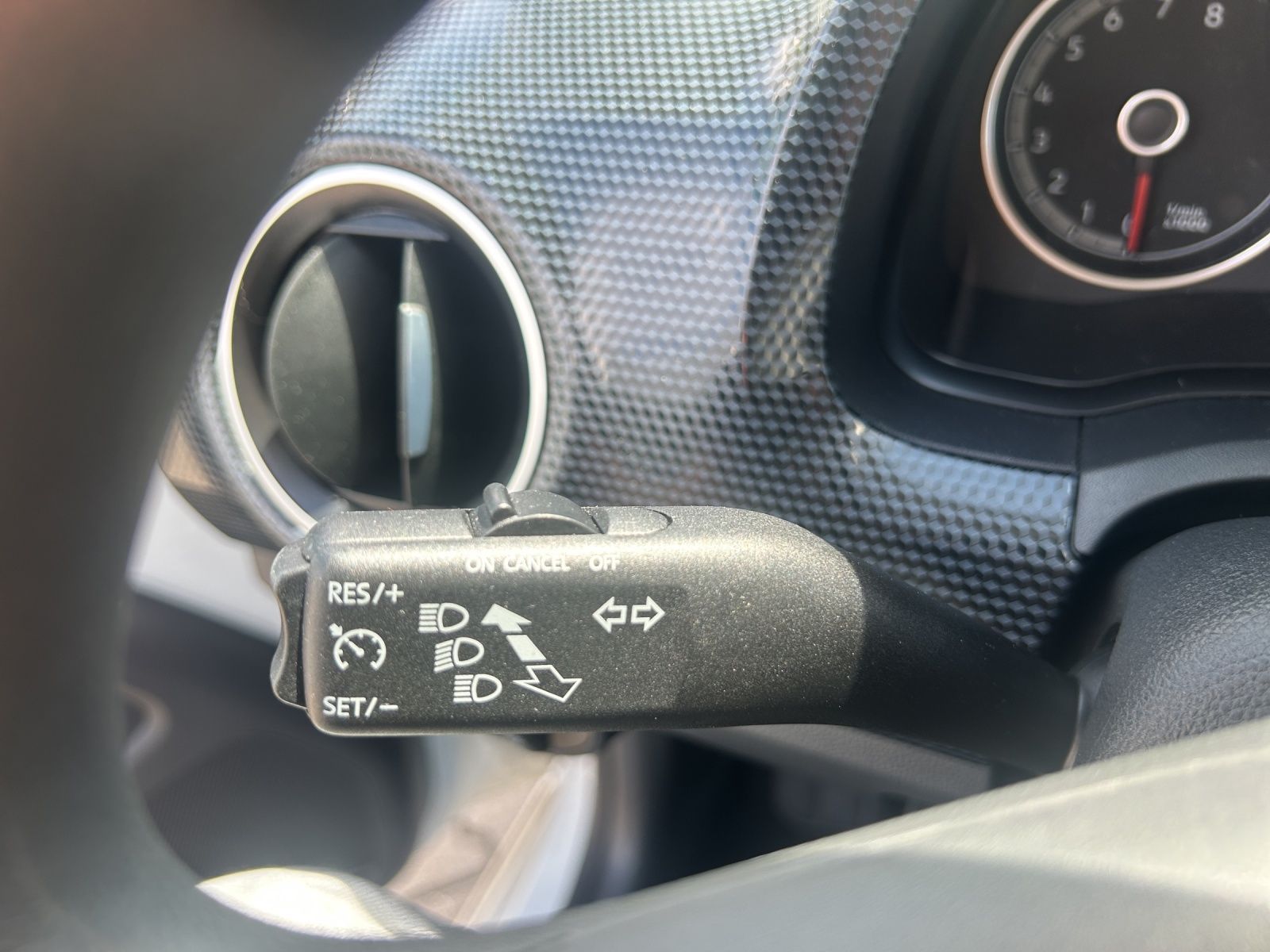 Fahrzeugabbildung Volkswagen up! 1.0 Basis Klima GRA RFK SH