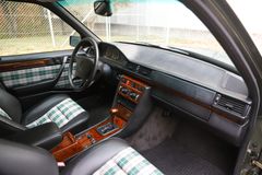 Fahrzeugabbildung Mercedes-Benz E 500 Limited *Oak Green / MB Classic / one-off*