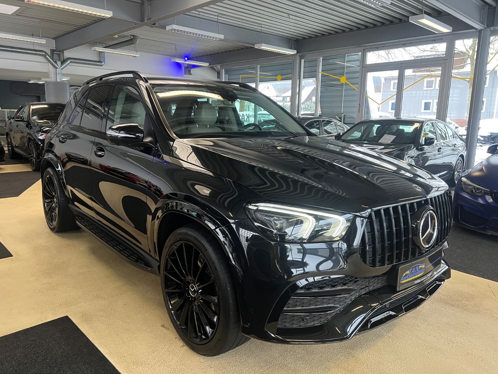 Fahrzeugabbildung Mercedes-Benz GLE 300 d 4Matic AMG LINE *22-ZOLL*ALL BLACK*