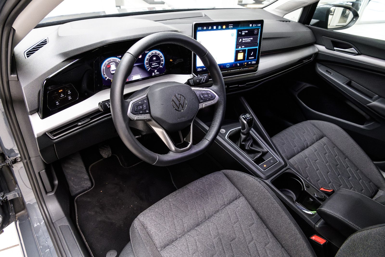 Fahrzeugabbildung Volkswagen Golf VIII. 1.5 TSI 110 kW *+LED+SHZ+ACC+RFK+LHZ