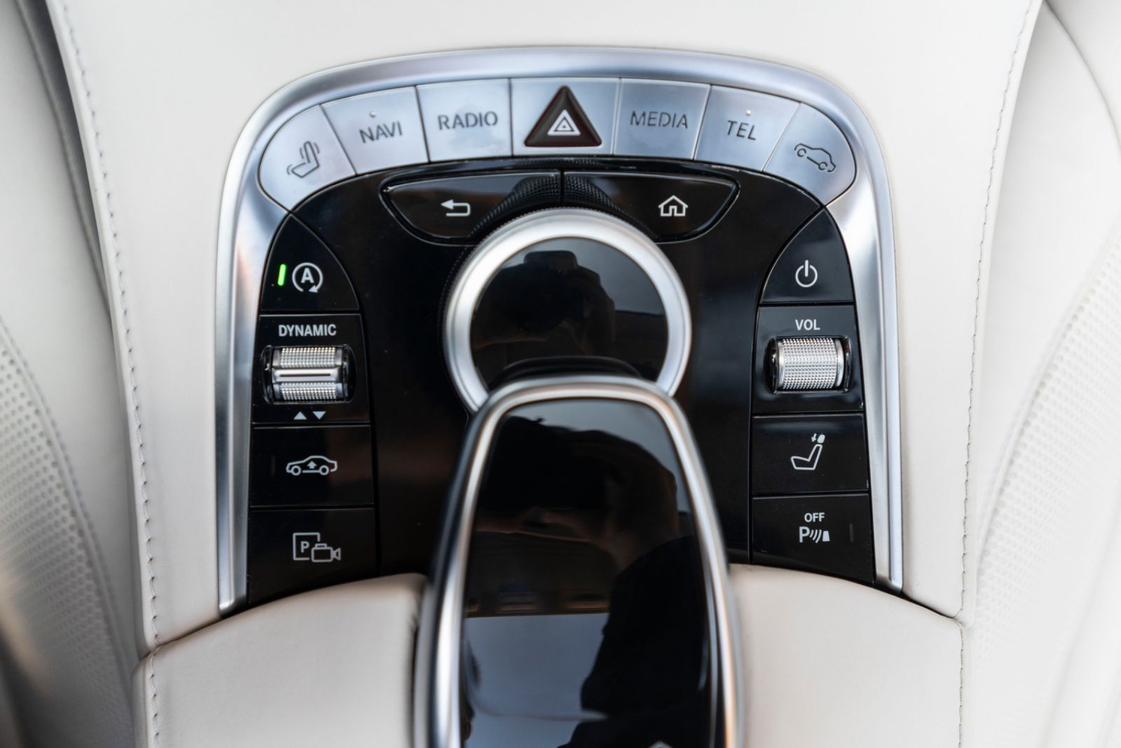 Fahrzeugabbildung Mercedes-Benz S 560 Cabriolet BURMESTER HUD 360° ACC LUFT TOTW