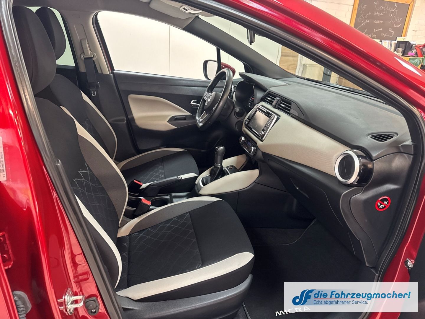 Fahrzeugabbildung Nissan Micra N-Connecta Navi DAB Ambientebeleuchtung SH
