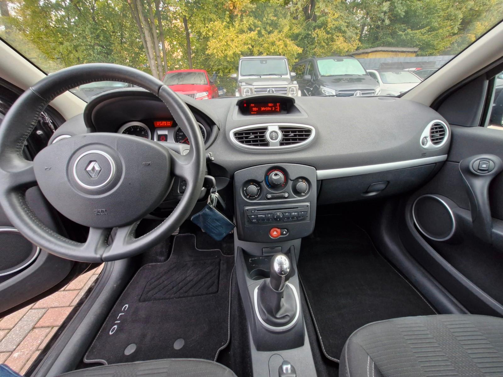 Renault Clio 2011 — photo 11