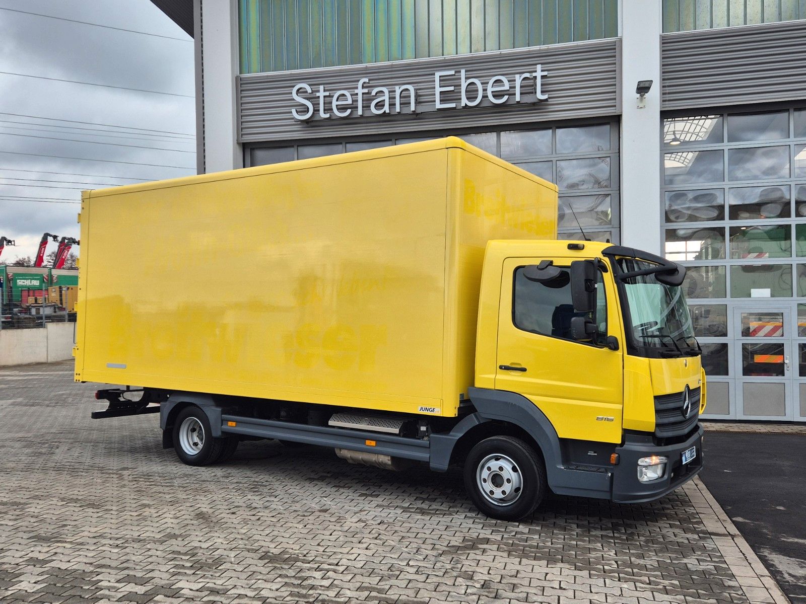 Fahrzeugabbildung Mercedes-Benz Atego 816 4x2 Möbelkoffer 3 Sitze