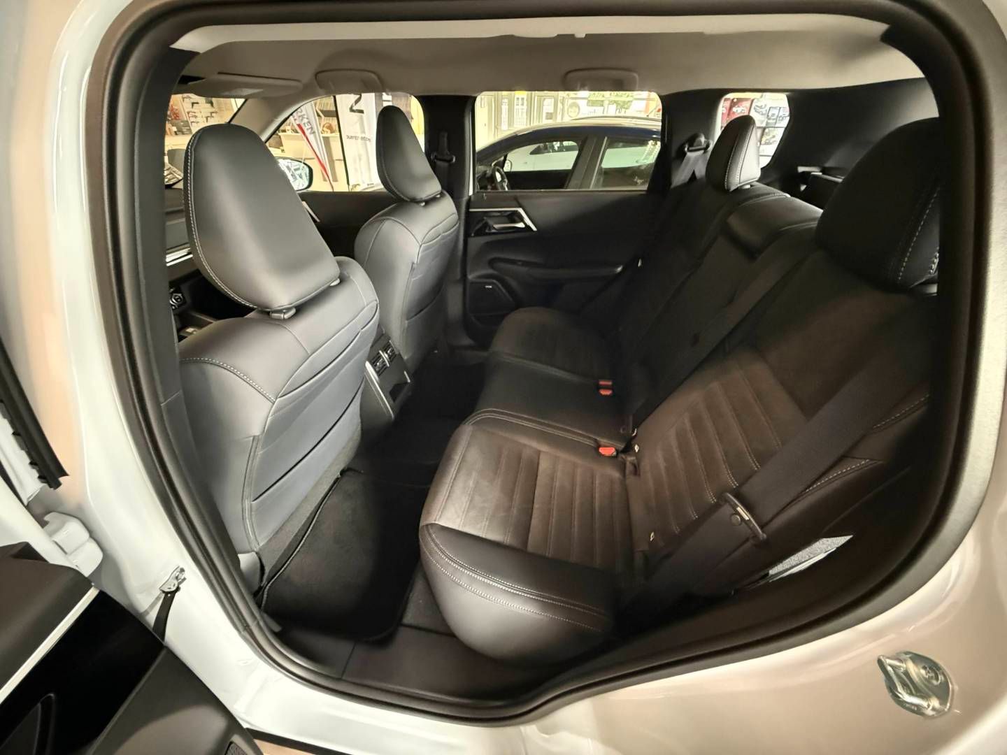 Fahrzeugabbildung Mitsubishi Outlander Plug-in Hybrid Intro Edition