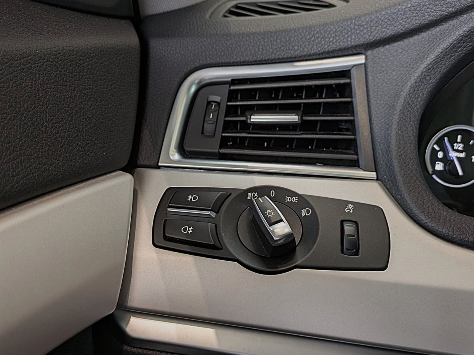 Fahrzeugabbildung BMW 530d GT xDRIVE LEDER PANO NAVI HiFi HUD STANDH.
