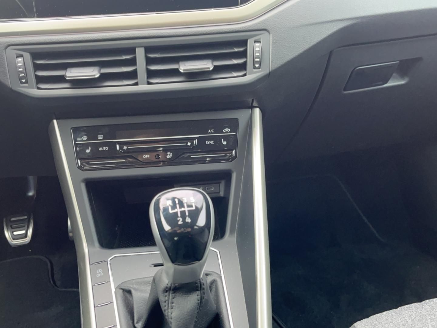 Fahrzeugabbildung Volkswagen Polo MOVE Move,LM-Felgen , App Connect,ZV,EFH,GJ