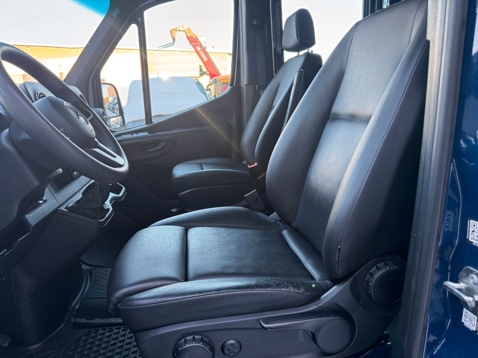 Fahrzeugabbildung Mercedes-Benz Sprinter 215 CDI DoKa Pritsche Plane AHK Klima