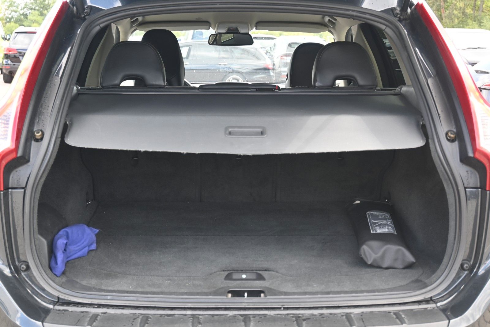 Fahrzeugabbildung Volvo XC60 2.4D Summum Drive*BiXenon*PDC*CD*Servo*USB