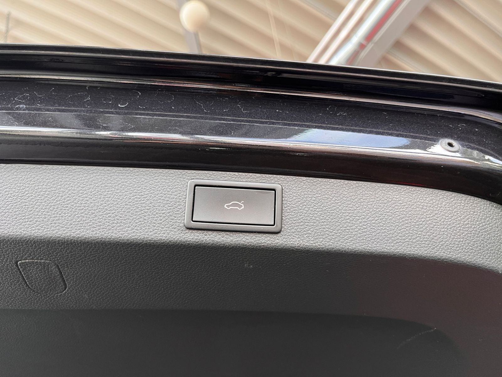 Fahrzeugabbildung SKODA KAROQ Style AHK ACC LED NAV LEDER 18"