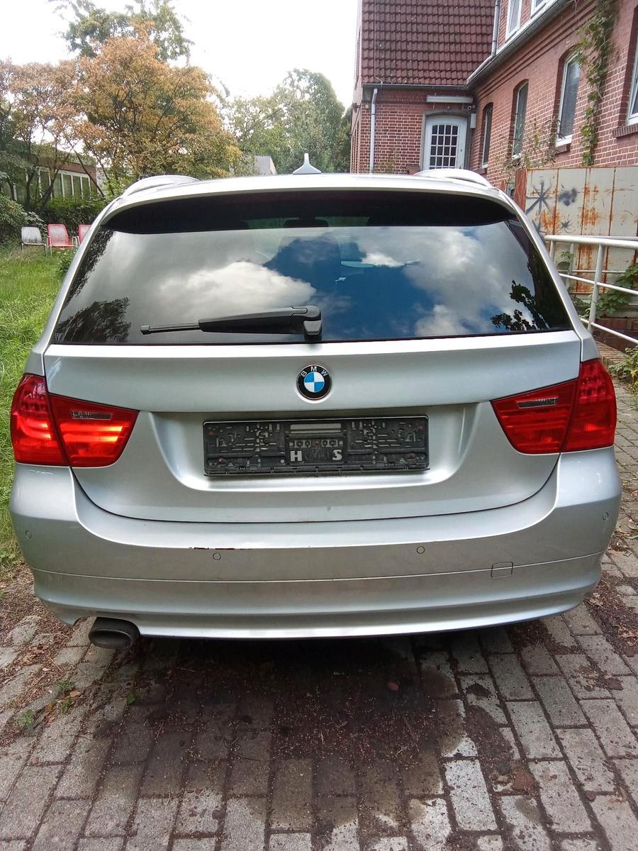 BMW 320 2011 — photo 8
