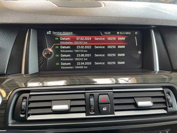 BMW 530 d xDrive *M-PAKET*HUD*AHK*BI-XENON*PANO*STHZ