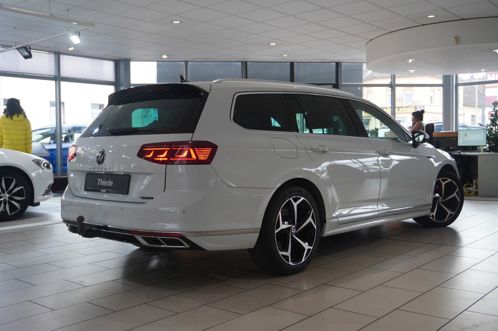 Fahrzeugabbildung Volkswagen Passat Vari. 2.0D R-LINE 4M NAVI/LED/KAMERA/AHK