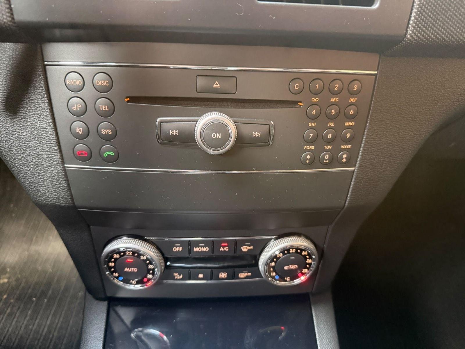 Mercedes-Benz GLK220 2010 — photo 14