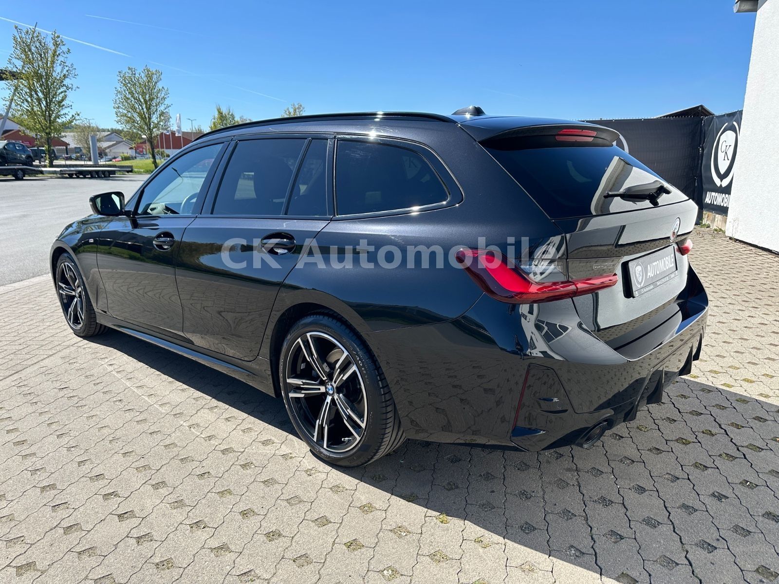 Fahrzeugabbildung BMW 320d Touring M-Sport Facelift/Shadow-Line/Navi