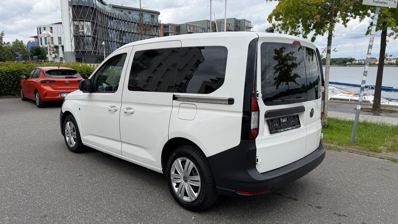 VW Caddy Basis DEKRA HU NEU AUTOMATIK KLIMA 5SITZE