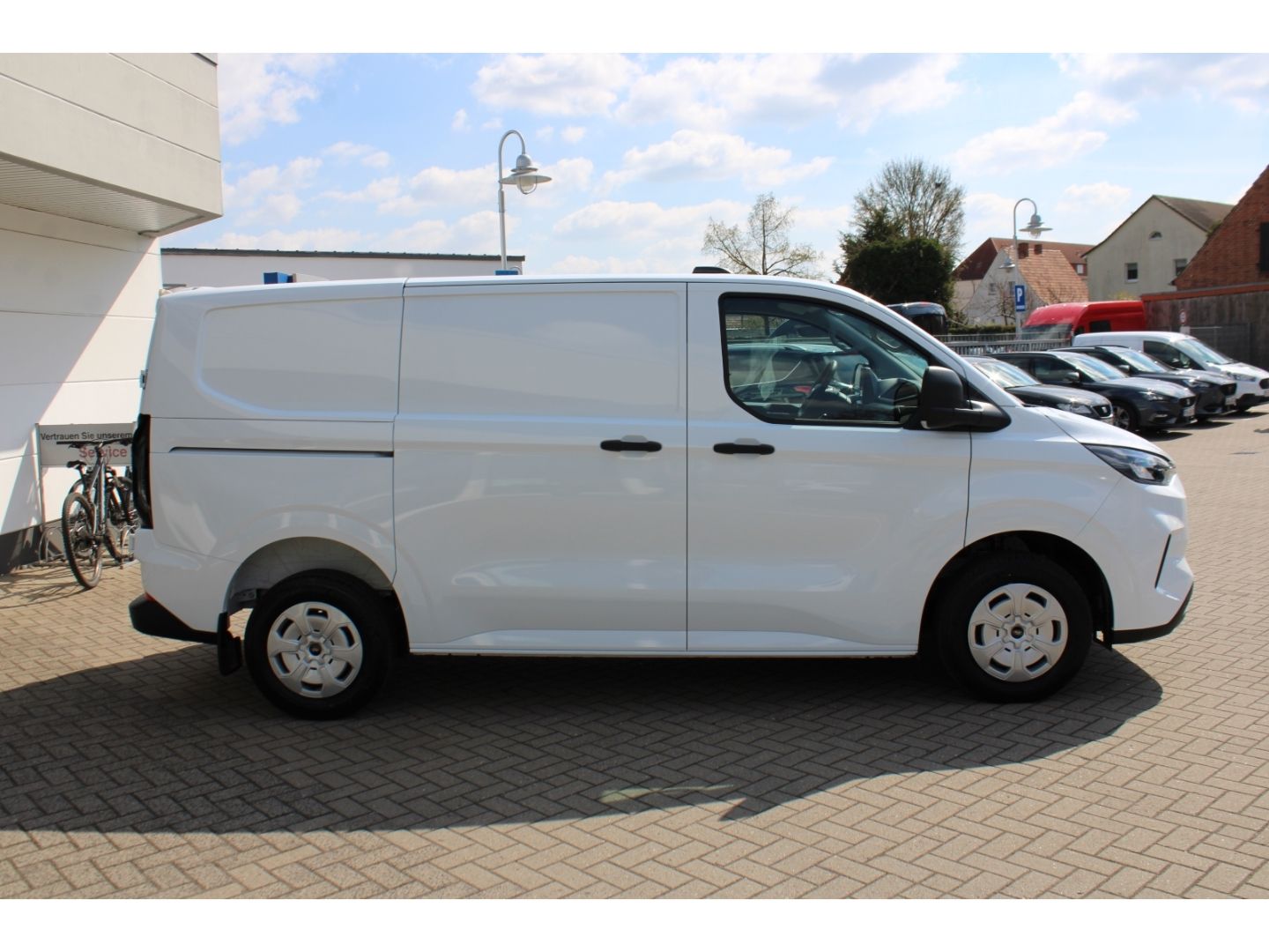 Fahrzeugabbildung Ford Transit Custom 320 L1 Trend LED GRA PDC RFK AHK