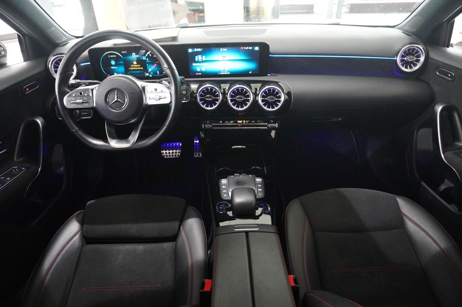 Fahrzeugabbildung Mercedes-Benz A 180 AMG LINE 7G-DCT NAVI/LED/VIRT./KAMERA/DAB+